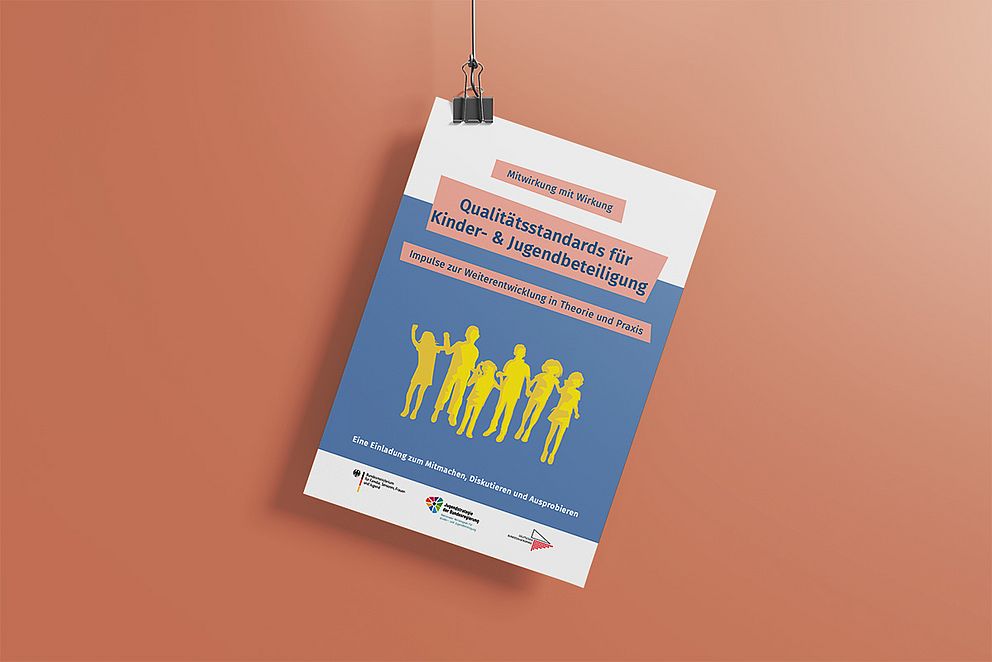 Cover der Broschüre Qualitätsstandards für Kinder- und Jugendbeteiligung